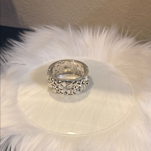 🌺 Brighton Flower Bracelet - Picture 2 of 6